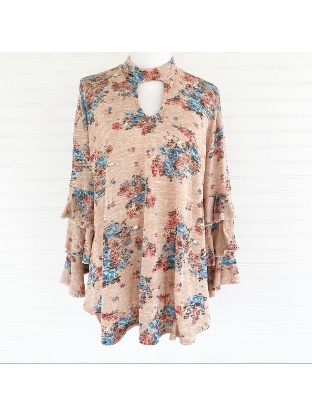 Floral ruffle sleeve tunic blouse Size Medium